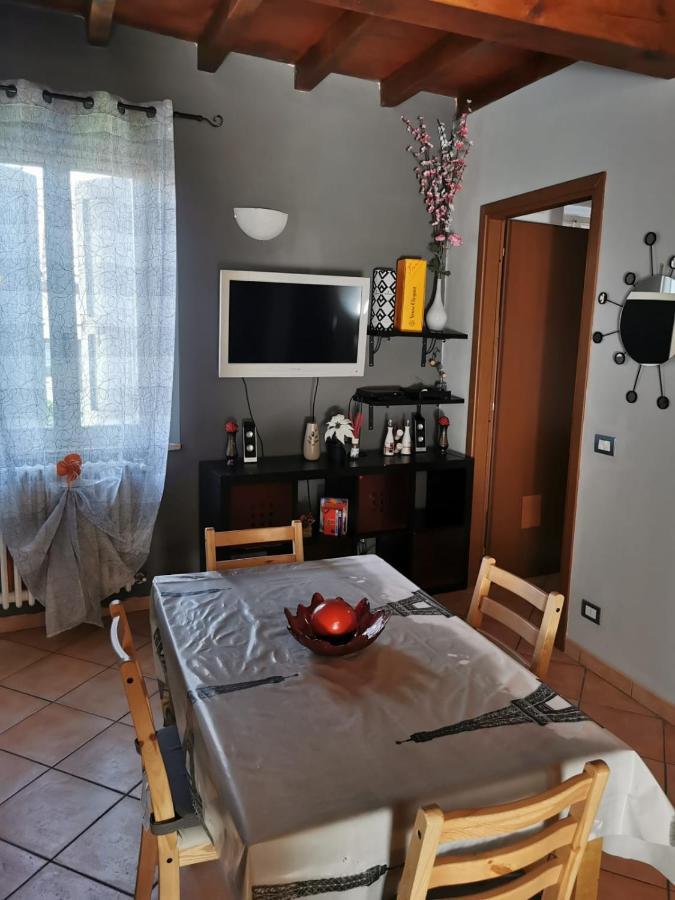 Apartment In The City Center With Self Check-In Parma Kültér fotó
