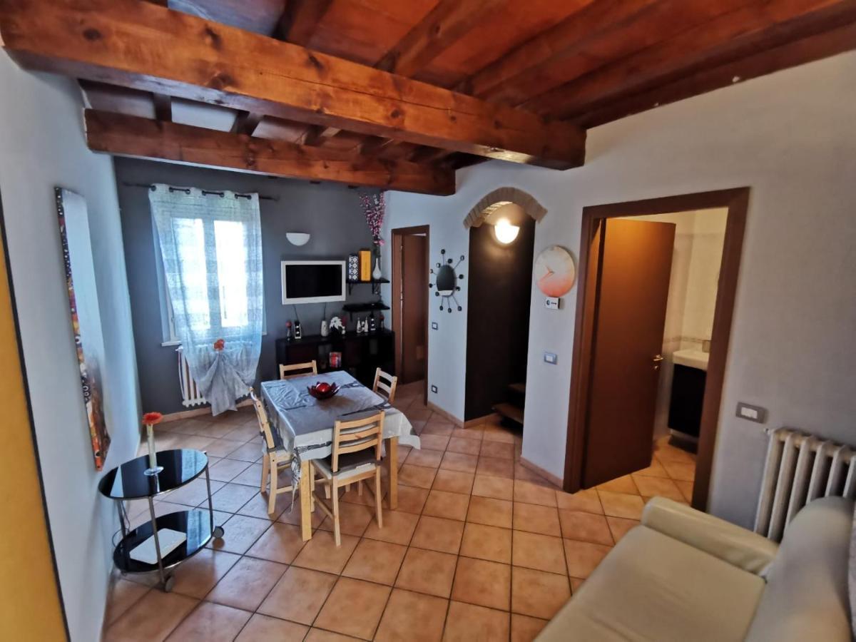 Apartment In The City Center With Self Check-In Parma Kültér fotó